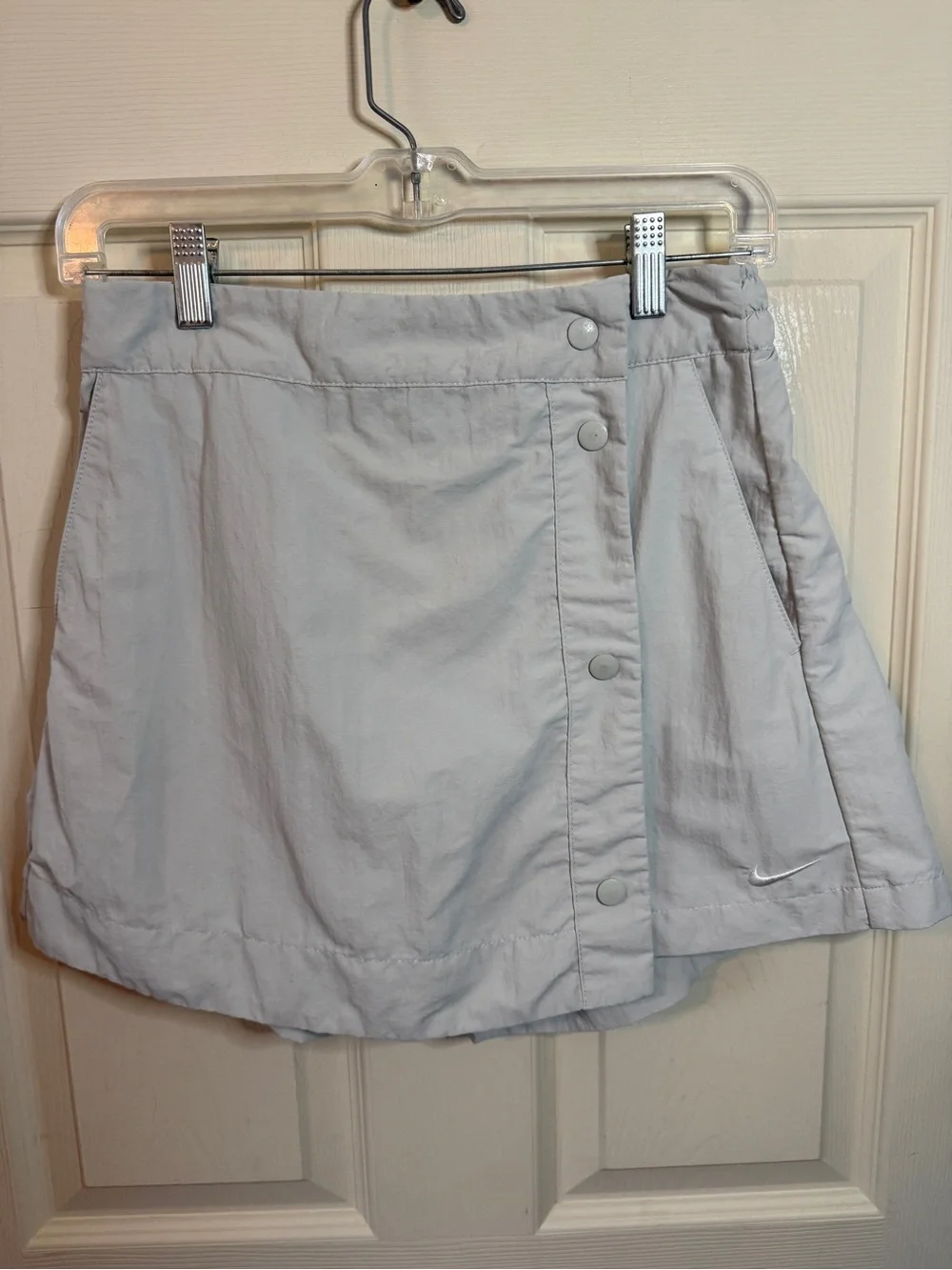 Nike Cream Colored Snap-Front Athletic Skort Woman’s Size Small